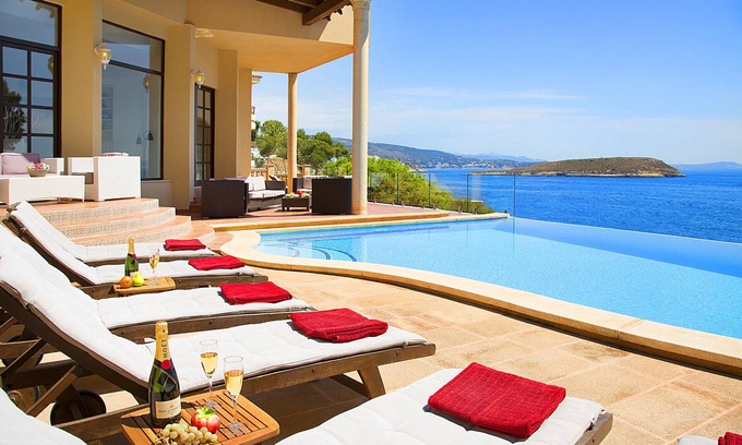 Calvia Villa | VILLA FRENTE AL MAR, JACUZZI, PLAYA A 4 MINUTOS MUCHOS EXTRAS