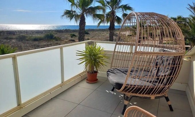 Saint-Cyprien Plage Apartamento | SEA FRONT T3 with direct beach & pool access ANCV holiday checks accepted