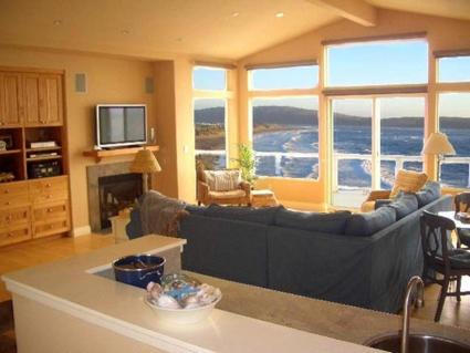 Dillon Beach Casa | Sea Glass! AMAZING VIEWS! On the Bluff! Walk to Beach! Hot Tub! BBQ! Fast WiFi! A Dillon Beach Jewel!