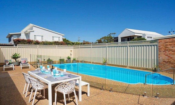 Woonona Casa | Sea Glass @ Woonona Beach - family holiday home