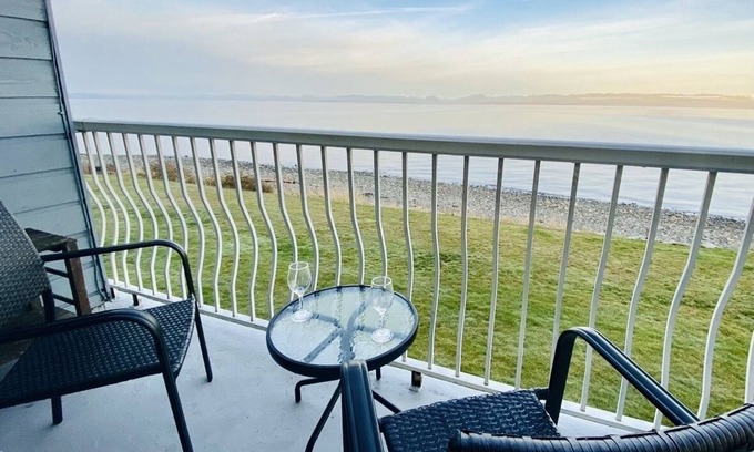 Courtenay Condominio | Sea Haven on Bates Beach