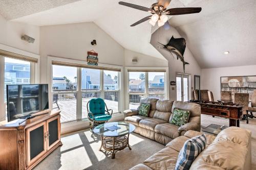 Galveston Casa | Sea Isle Galveston Getaway Less Than 1 Mile to Beach!