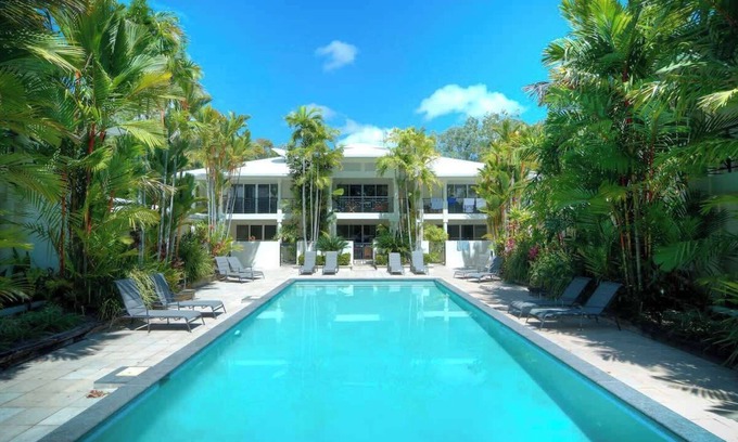 Port Douglas Villa | Beautiful Villa only steps away from the iconic Four Mile Beach. Perfect for families!