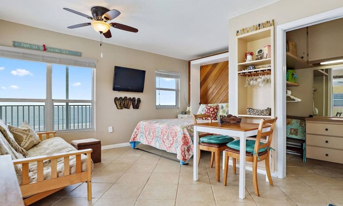 North Redington Beach Apartamento | Sea Rocket 22 Gulf Front North Redington Beach, recientemente decorado, segundo piso Eficiencia WIFI