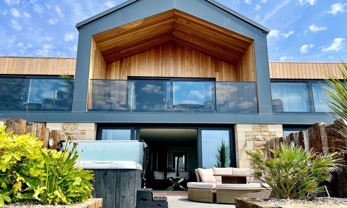 Penzance Cabaña | SEA SCAPE, pet friendly, luxury holiday cottage in Sennen