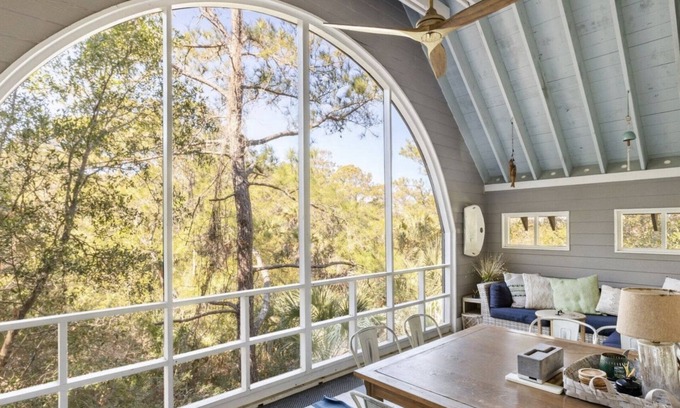 Bald Head Island Casa | Sea Senorita - Beautiful Home Central Island Close to Beach, great for families!