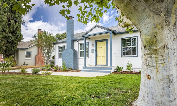 Riverside Casa | Sea Shells close to Downtown Riverside UCR CBU RC