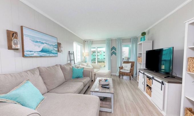 Morehead City Condominio | SeaSpray 241 Located in an Oceanfront Complex Great Ocean Views