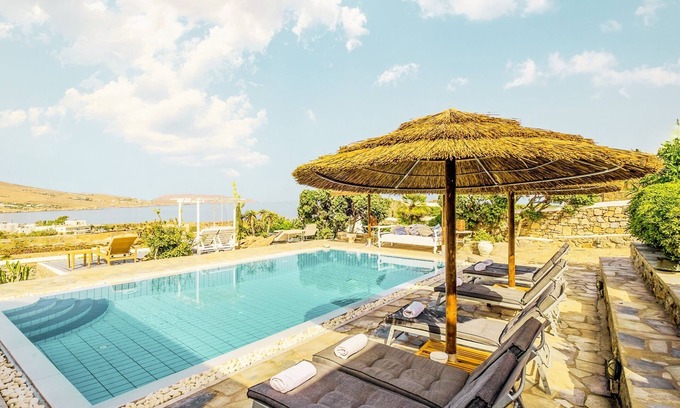 Kalafatis Villa | VILLA DEL MAR Y EL SOL. Una propiedad con personalidad a 200 metros de la playa
