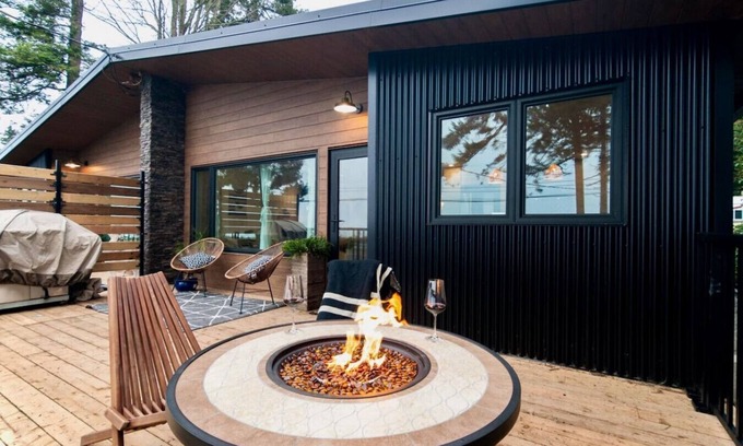 Campbell River Casa | Sea,Sunrises,Sauna | Oceanfront Luxurious Retreat