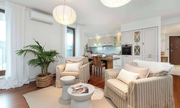 Srodmiescie Apartamento | Sea Tower 11 | Gdynia | Luxury Apartment | Parking & Balcony
