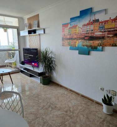 La Linea de la Concepcion Apartamento | Sea View Apartment - 5 Min Walk to Gibraltar