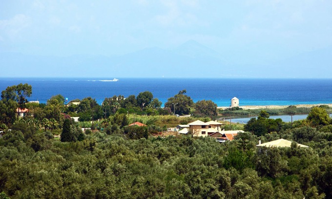 Frinion Condominio | APARTAMENTO CON VISTA AL MAR EN LA CIUDAD DE LEFKADA