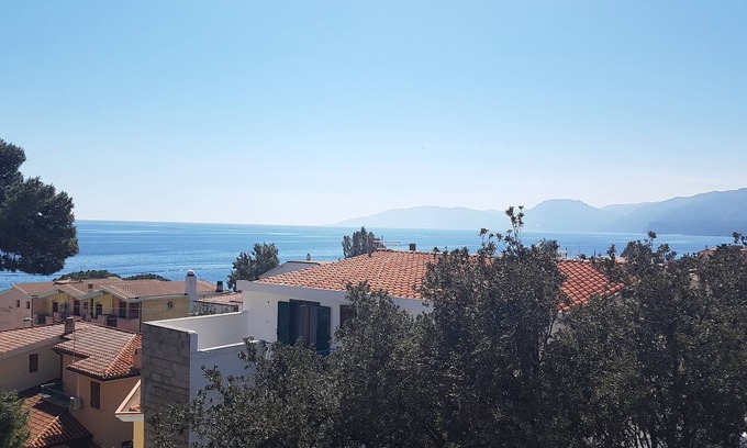 Cala Gonone Apartamento | Apartamento con vistas al mar y aparcamiento gratuito en el patio a 30 metros del mar en OFERTA