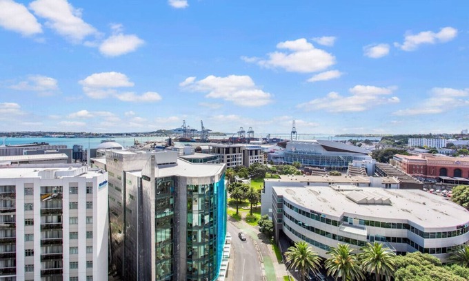 Auckland Central Business District Apartamento | Urban Horizon with sea views and pool