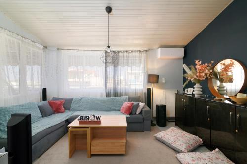 Argyroupoli Apartamento | Sea-View Apt Argyroupoli, Athens