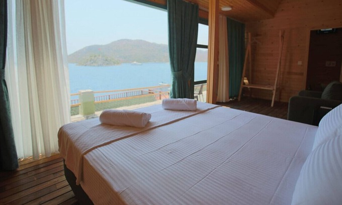 Bozburun Chalet De Esquí | Sea View Bungalow w Pier and Terrace in Bozburun