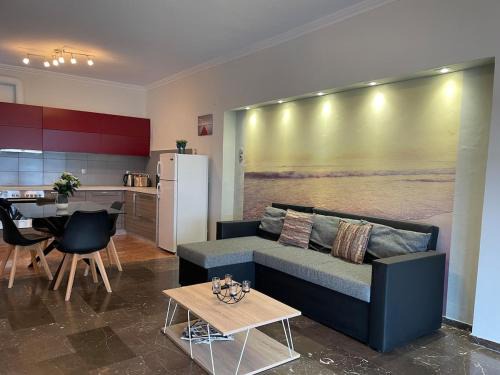 Chios Apartamento | Sea view condo in the center