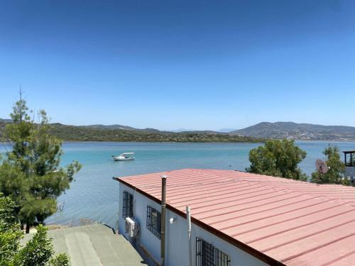 Bogazici Casa | Sea View Getaway 2BR Flat Walk to Shorelin