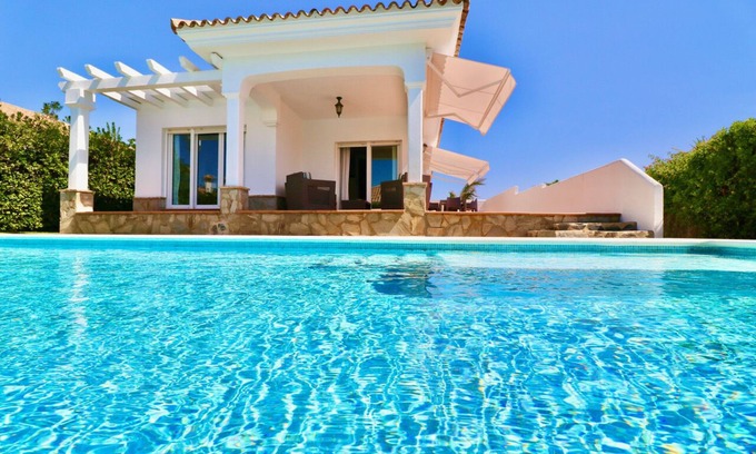Cabo Roche Casa | Sea view holiday home with garden and private pool on the sandy beach in Roche