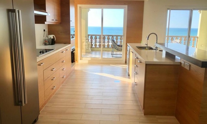 Al Hamra Village Apartamento | Sea view large 3 bedroom ''Escape Artist'' Apt.