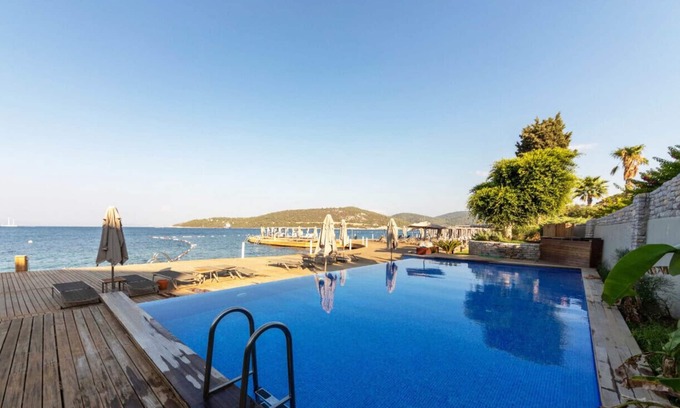 Bodrum City Center Villa | Regal Home with Shared Pool near Beach in Bodrum
