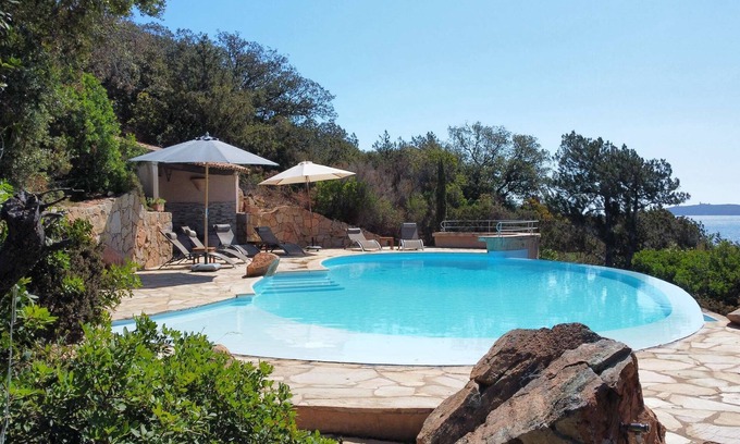 Lecci Casa | Sea view property in a private domain