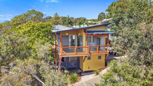 Point Lookout Casa | Sea View + Sleeps 8 + 3 mins to Beach