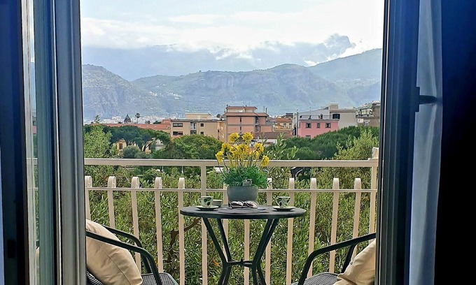 Sorrento Historic Centre Casa | Sea view studio 400mt from Sorrento center - Kitchen, balcony, Wi-Fi, washing machine