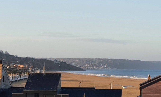 Deauville Apartamento | Sea view studio