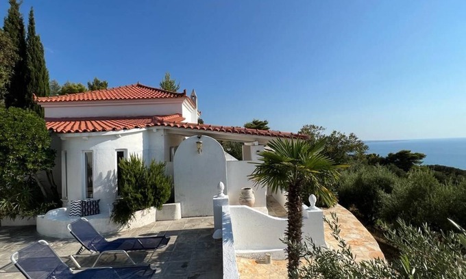 Lepreo Casa | Sea view vacation home in secluded location