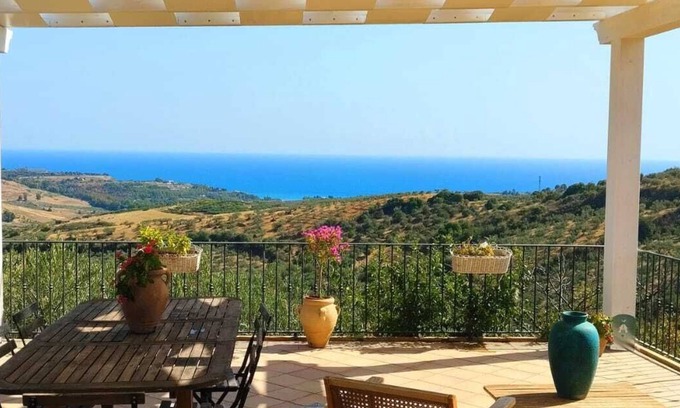 Sciacca Casa | Villa con vistas al mar inmerso en olivar.