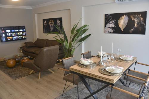 Old Town Apartamento | Sea View, Your Home in the Center of Alsancak