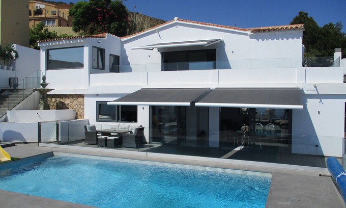 Benalmadena Villa | VISTAS AL MAR, TINA CALIENTE, PISCINA CLIMATIZADA, VILLA PRIVADA PARA FAMILIAS