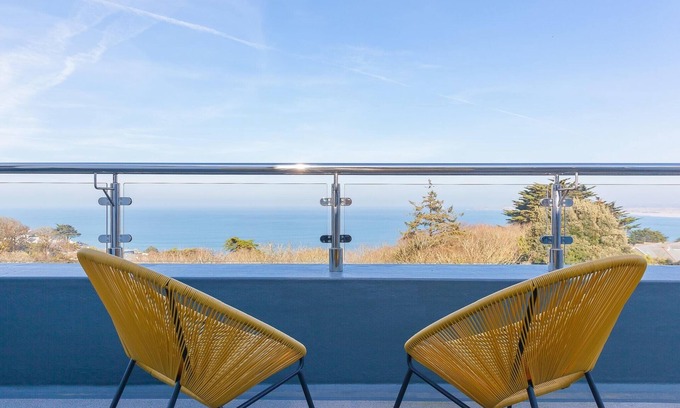 Carbis Bay Cabaña | SEA VISTA, pet friendly, character holiday cottage in Carbis Bay