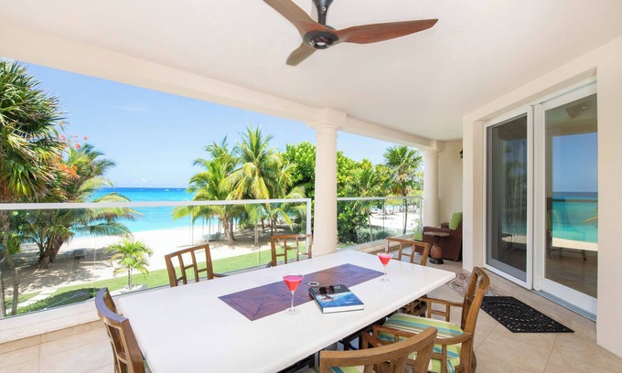 Seven Mile Beach Condominio | SeaBreeze #3: Luxe 7 Mile Beach Condo w/Pool, Jacuzzi + Pristine Beach