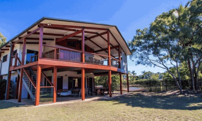 Agnes Water Casa | Seabreeze - 5 BR w/ Pool Table - Beachfront