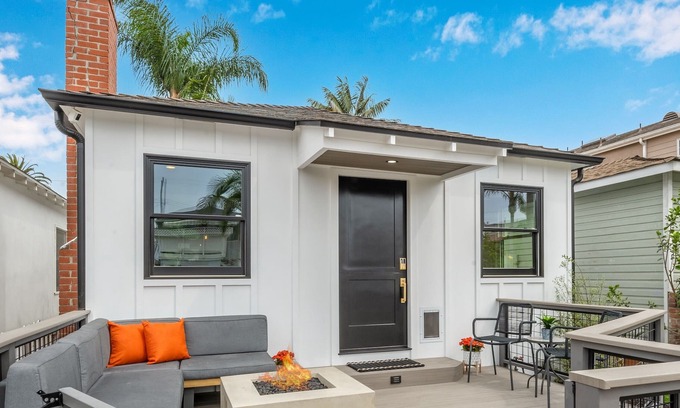 Old Towne Casa | SeaBreeze Bungalow 2 blocks from beach & steps to Main St.