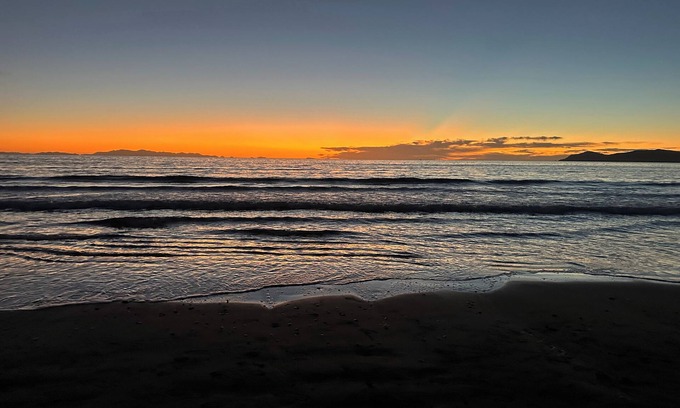 Raumati South Casa | Seabreeze Retreat - Paraparaumu Holiday Home