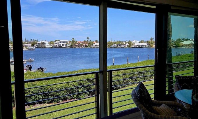 Holmes Beach Condominio | Seabreeze Sanctuary: 2BR/2BA Waterfront Condo - Stunning Views & Prime Location