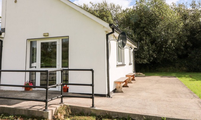Ballygarrett Cabaña | SEACHANGE ANNEXE, pet friendly in Ballygarrett, County Wexford