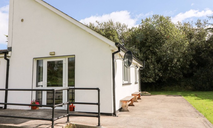 Ballygarrett Cabaña | SEACHANGE ANNEXE, pet friendly in Ballygarrett, County Wexford