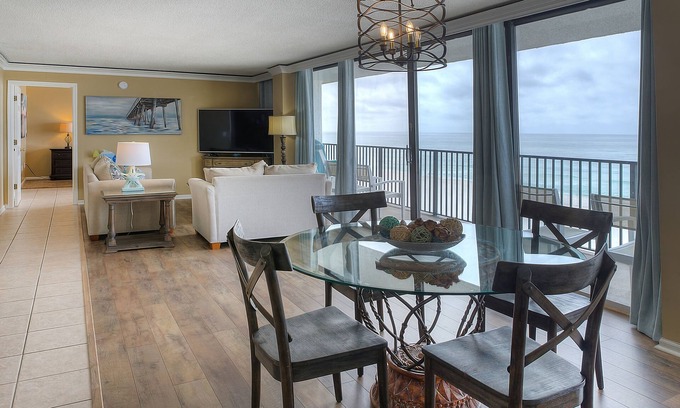 West Panama City Beach Condominio | Nueva unidad! Frente del Golfo con una vista DESBLOQUEADA del Golfo!