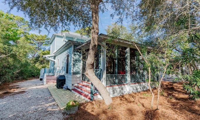 Seacrest Casa | Seacrest| "Fetch the Waves" | 3BR | Sleeps 9 |Pet Friendly |Private| Bikes