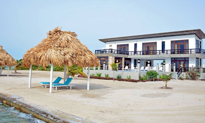 San Pedro Villa | Primera línea de playa, 4 dormitorios villa privada, 10 invitados, vacaciones en familia, actividades cercanas