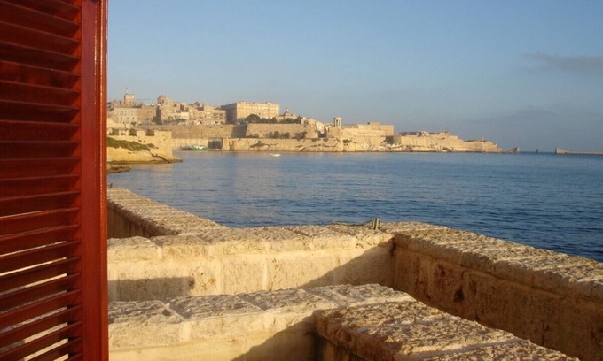 Birgu Apartamento | Seafront apartment in historic Three Cities with great views over Grand Harbour