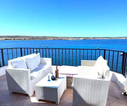 Għadira Apartamento | Seafront apartment Terrace, lounger & Panoramic ocean views