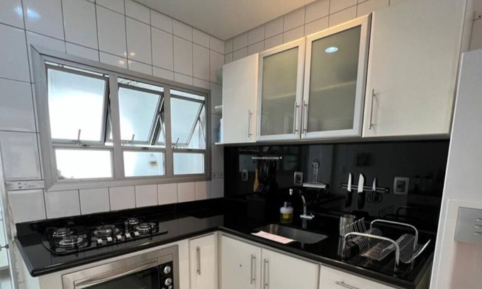 Pompeia Apartamento | Building facing the sea, Gonzaga beach with demarcated parking space