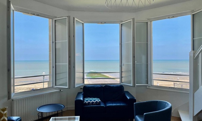 Saint-Regnobert-de-la-Cote-de-Nacre Apartamento | Seafront duplex, renovated 2018, private park