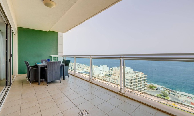 Sliema Apartamento | Seafront Luxury w/Pool, Upmarket Area
